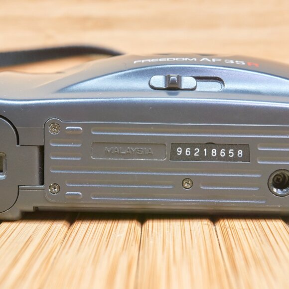 Vintage Minolta Freedom AF 35R Point and Shoot Film Camera - Picture 7 of 8